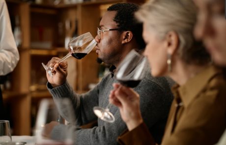 יין וגבינות, סדנאות וטעימות: איך הופכים ערב פשוט לחוויה קולינרית