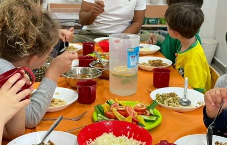 לקראת פתיחת שנת הלימודים: ראש העיר רפי סער הורה להרחיב את תכנית ההזנה העירונית ״אפונים״ לבתי הספר היסודיים בעיר