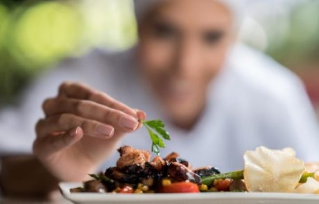 מגשי עוגיות, שולחן קינוחים ובר מתוקים – המדריך המלא