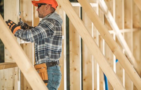 העולם המופלא של בניית פרגולה מעץ ודק לחצר