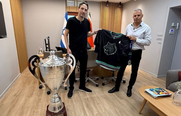 אלופי ליגת העל בהוקי קרח בישראל: כפר סבא וולבס מביאים כבוד