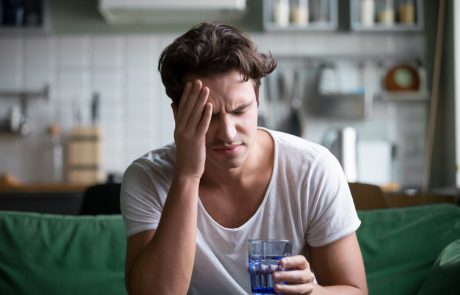 כאב ראש חד ורגישות לאור: הטיפול שעשוי להקל על הסובלים ממיגרנות
